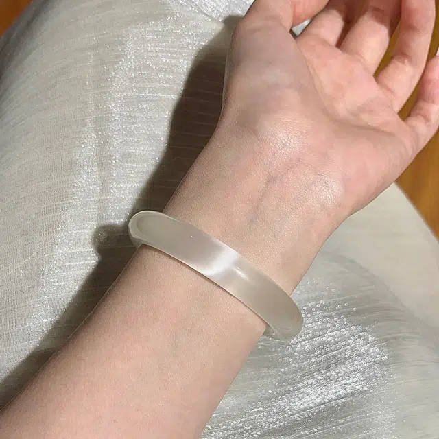 【玉镯子养人】 雅谷 新中式贵妃镯 白月光 超显白 一步一响 好运平安镯 古风复古高级百搭精致美人镯叮当镯 玻璃猫眼 手镯 女款