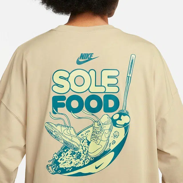 Nike Sportswear T