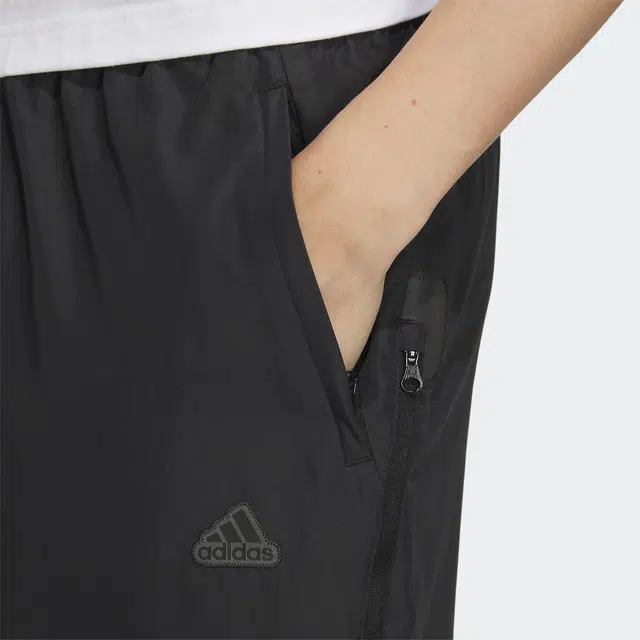 adidas Tech Utility Woven Shorts Logo