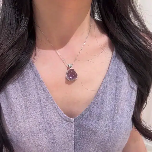 925