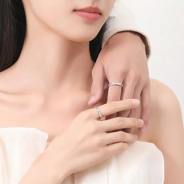 925