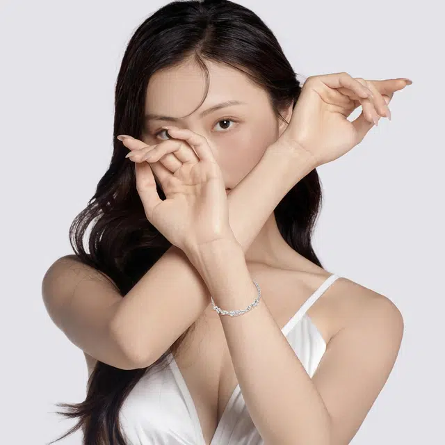 925