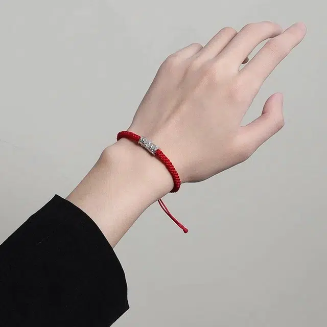 925