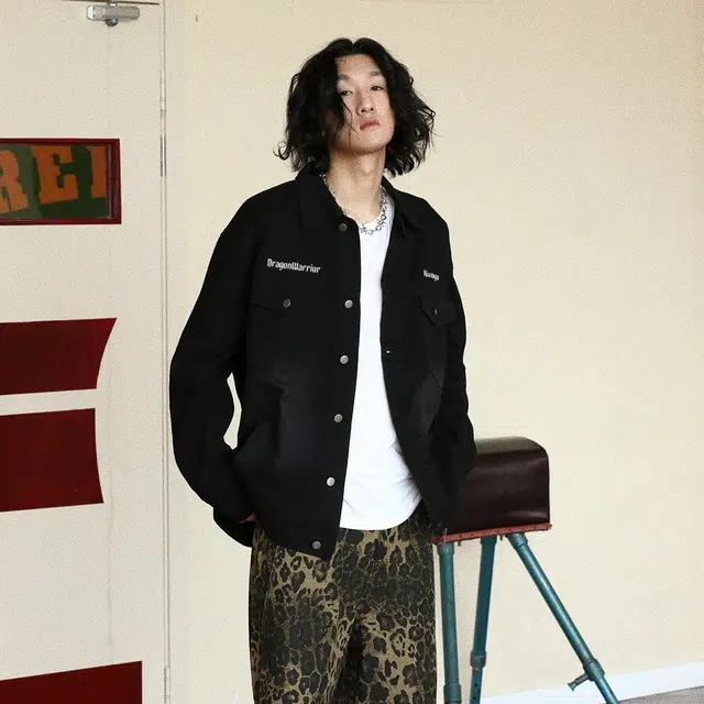 功夫熊猫 美式潮流复古高街学院风手绘字母印花基础款水洗做旧多口袋单排扣工装宽松休闲落肩飞行员夹克外套 男女同款