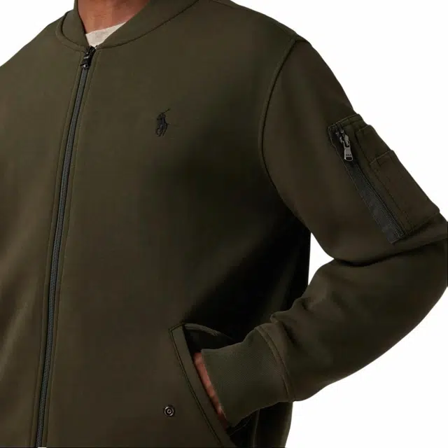 Ribbed viscose blend polo neck sweater featuring a crop style and wide sleeves Sweatshirt in Schwarz mit Pferdelogo