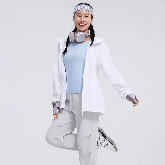 美特斯邦威 连帽城市户外舒适轻薄软壳夹克外套 男女同款