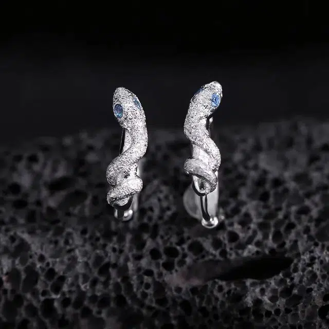 990