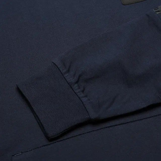 EMPORIO ARMANI EA7 FW22 Logo