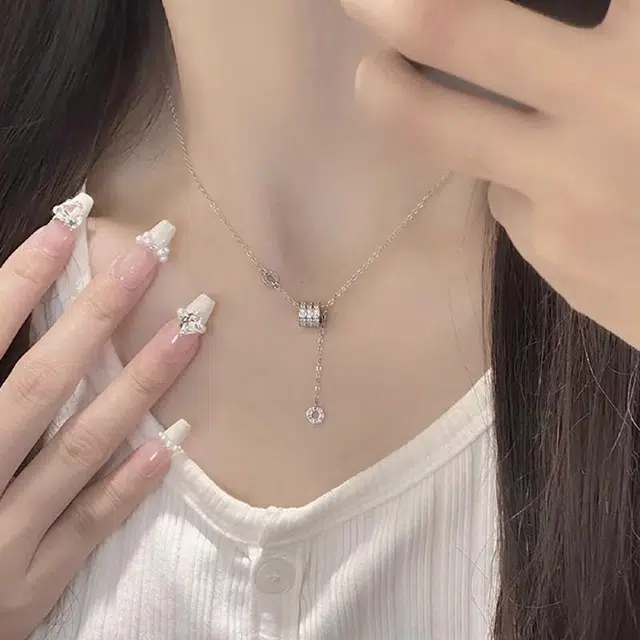 925