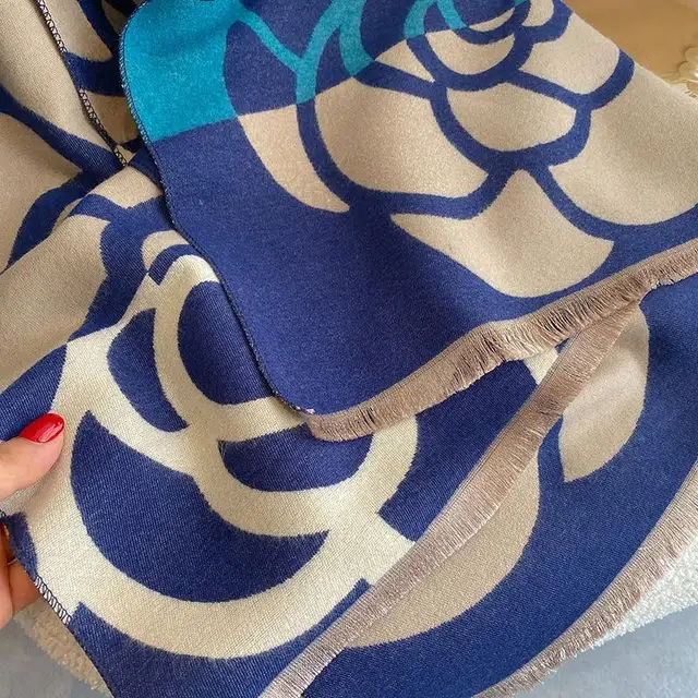 纳兰杜 优雅气质 流苏小众高级感 旅游外搭 聚酯纤维 披肩 女款