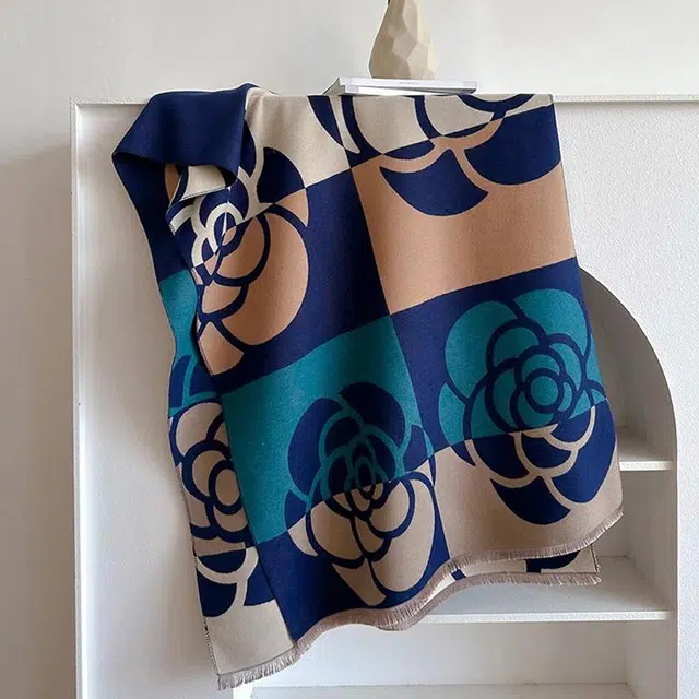 纳兰杜 优雅气质 流苏小众高级感 旅游外搭 聚酯纤维 披肩 女款