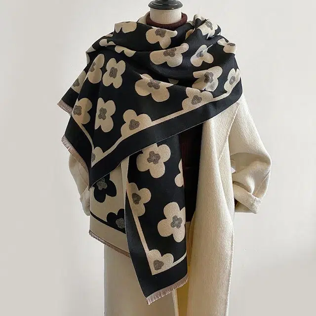 纳兰杜 春夏薄款小流苏高级感旅行配饰外搭四季通用拍照实用 聚酯纤维 披肩 女款