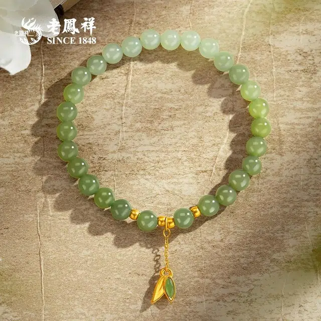 老凤祥 节节高升 新中式国风设计 小众复古风 好运常伴 寓意美好 富有古典韵味 大方优雅日常通勤百搭 和田玉手串 青白玉 女款