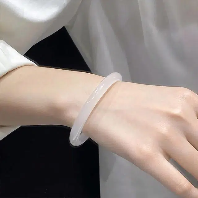 正大福 白月光 美人镯 新中式复古典雅国风透亮清冷感旗袍汉服婉约清丽精致可爱优雅气质日常百搭 玉髓 手镯 女款