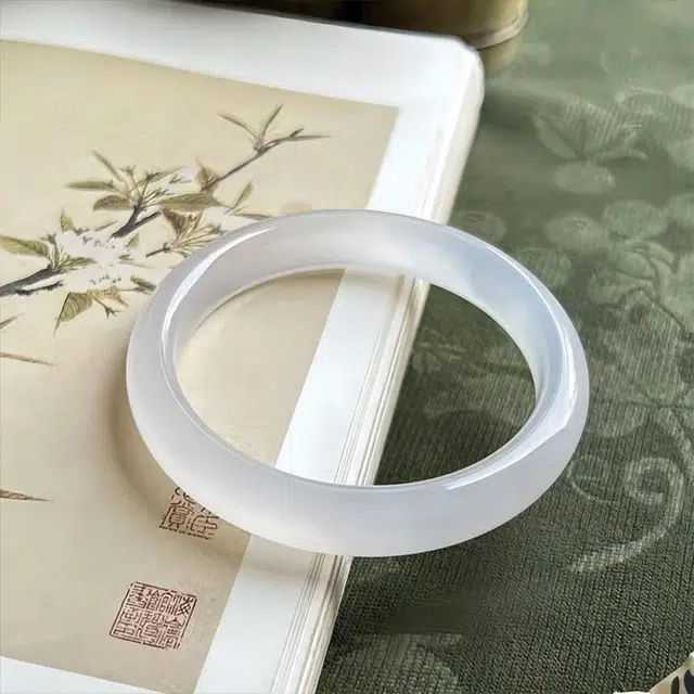 正大福 白月光 美人镯 新中式复古典雅国风透亮清冷感旗袍汉服婉约清丽精致可爱优雅气质日常百搭 玉髓 手镯 女款
