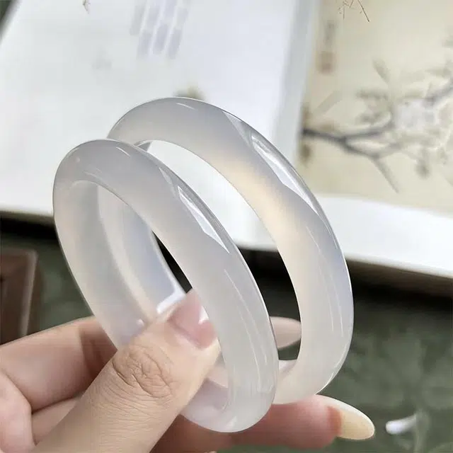 正大福 白月光 美人镯 新中式复古典雅国风透亮清冷感旗袍汉服婉约清丽精致可爱优雅气质日常百搭 玉髓 手镯 女款