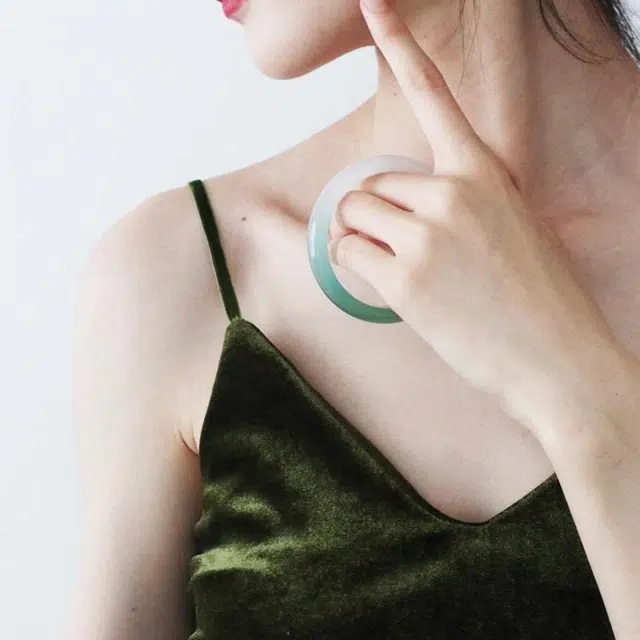 正大福 半山半水 美人镯 新中式复古典雅国风奢华旗袍汉服婉约清丽精致可爱优雅气质日常百搭首饰 玉髓 手镯 女款