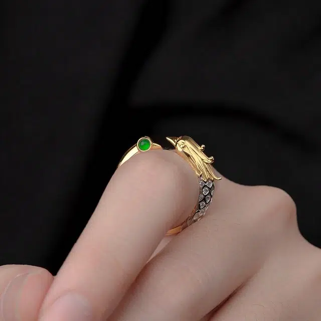 925