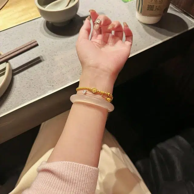 一世倾 新中式国潮轻奢精致优雅大气浅藕粉甜蜜温柔在逃公主一步一响水润清透汉服旗袍百搭必备好运 玛瑙 手镯 女款
