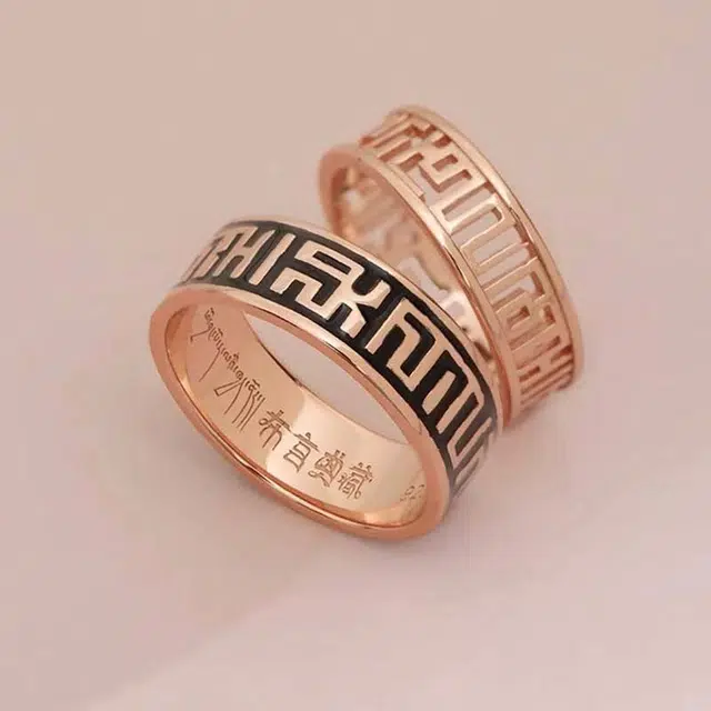 925