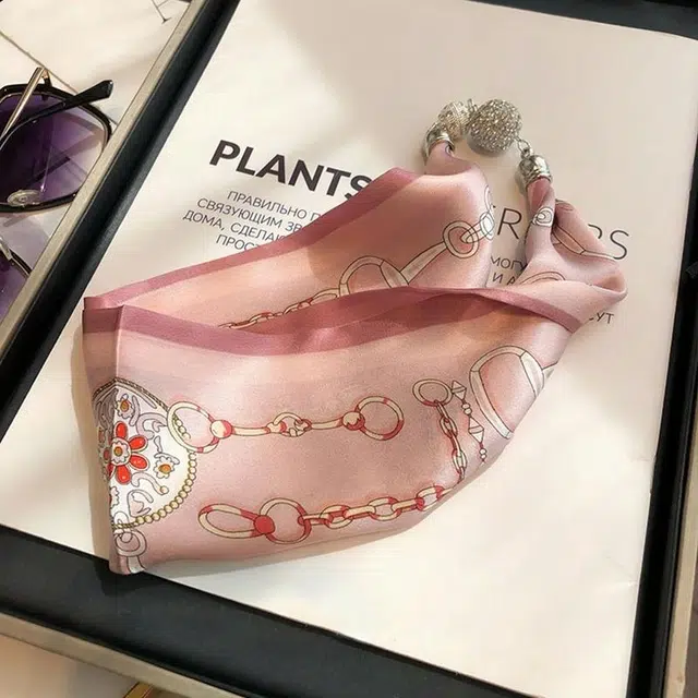 优幽兰 韩版高级感小香风优雅磁吸扣小众精致时尚百搭简约个性气质轻奢春秋护颈小领巾搭衬衫 丝巾 女款