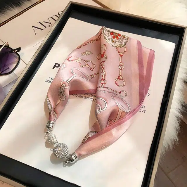 优幽兰 韩版高级感小香风优雅磁吸扣小众精致时尚百搭简约个性气质轻奢春秋护颈小领巾搭衬衫 丝巾 女款