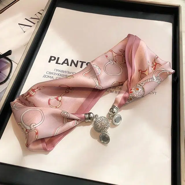 优幽兰 韩版高级感小香风优雅磁吸扣小众精致时尚百搭简约个性气质轻奢春秋护颈小领巾搭衬衫 丝巾 女款