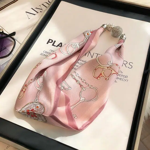 优幽兰 韩版高级感小香风优雅磁吸扣小众精致时尚百搭简约个性气质轻奢春秋护颈小领巾搭衬衫 丝巾 女款