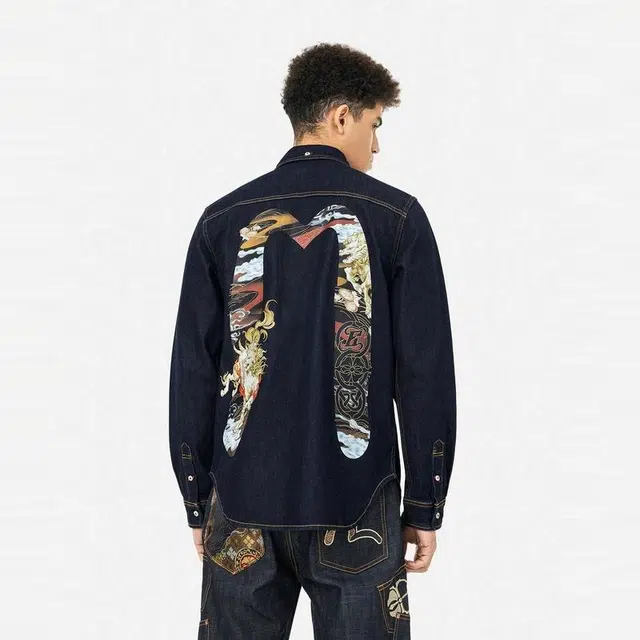 EVISU M