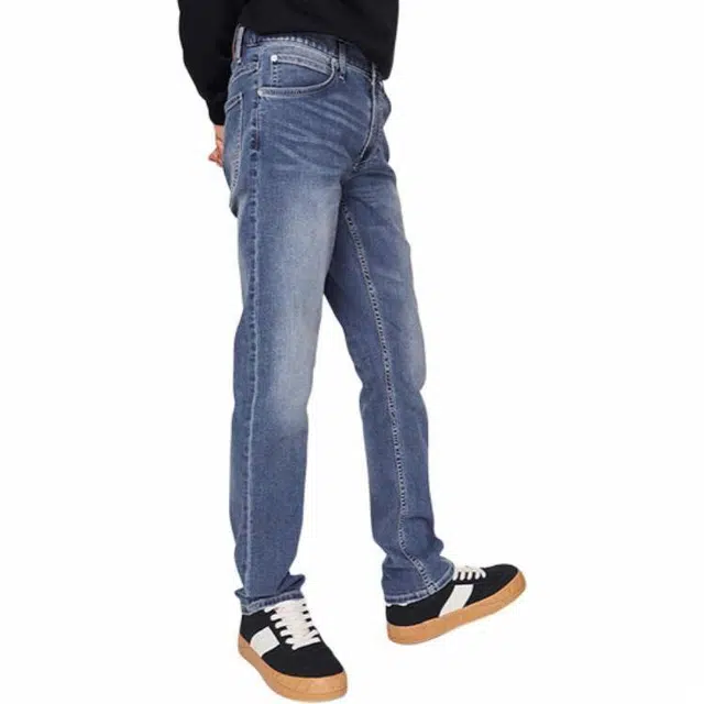 Lee