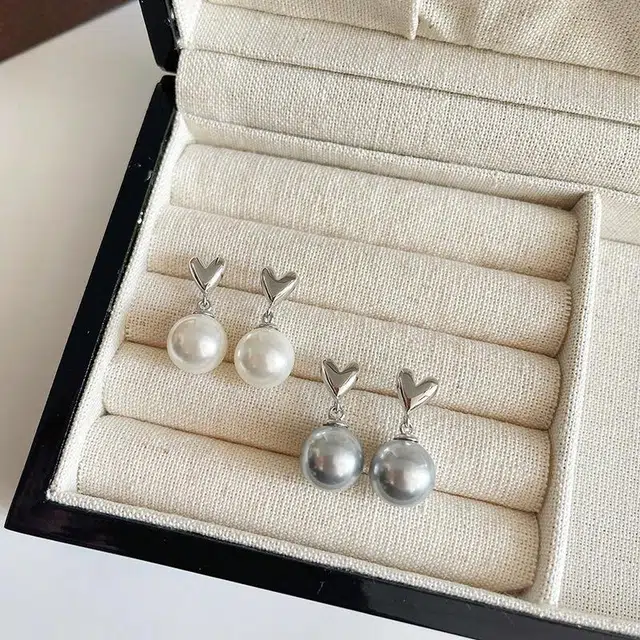 925