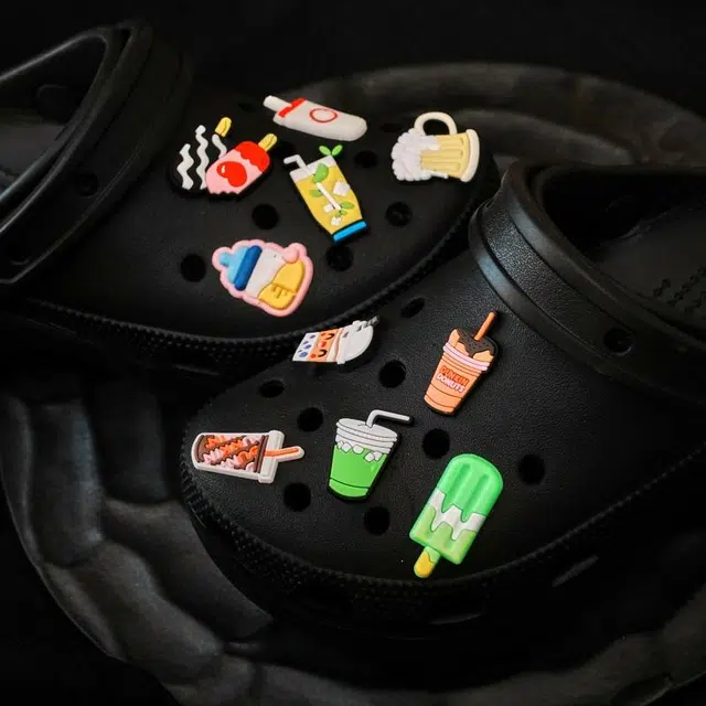10 crocs