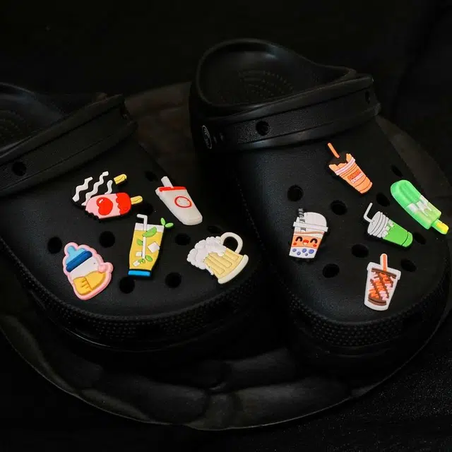 10 crocs