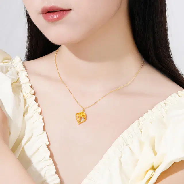老凤祥 心动花开 甜蜜告白唯美立体玫瑰 轻奢质感小众设计百搭 足金 一口价 黄金吊坠 女款 金色