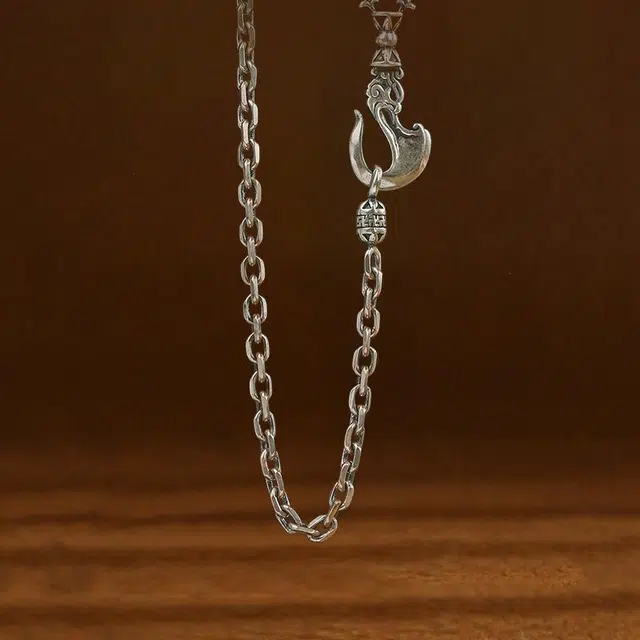 925