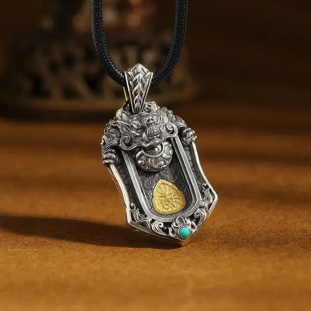 925
