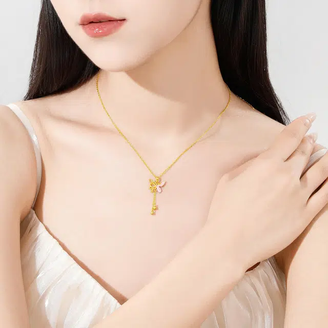 老凤祥 金蛇戏蝶吊坠  十二生肖本命年轻奢小众设计首饰 蛇年迎新简约锁骨链 足金 一口价 黄金项链 女款 金色
