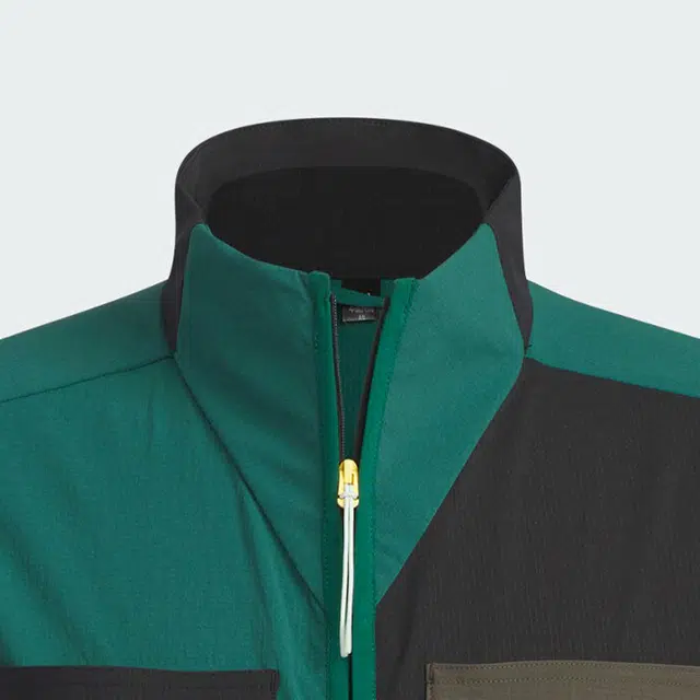 adidas CITY ESCAPE WOVEN VEST logo