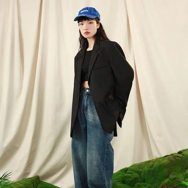 AW23