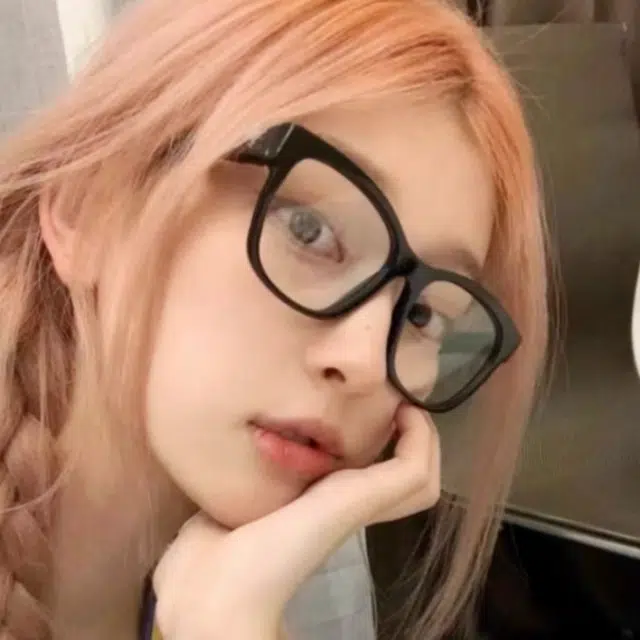 【联系客服可选配镜套餐】 佐川 素颜神器 黑框高级感 显脸小近视方框镜 可配防蓝光变色 方形 光学镜架 男女同款情侣款
