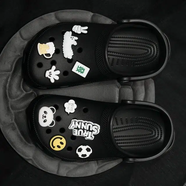 crocs