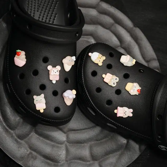10 crocs