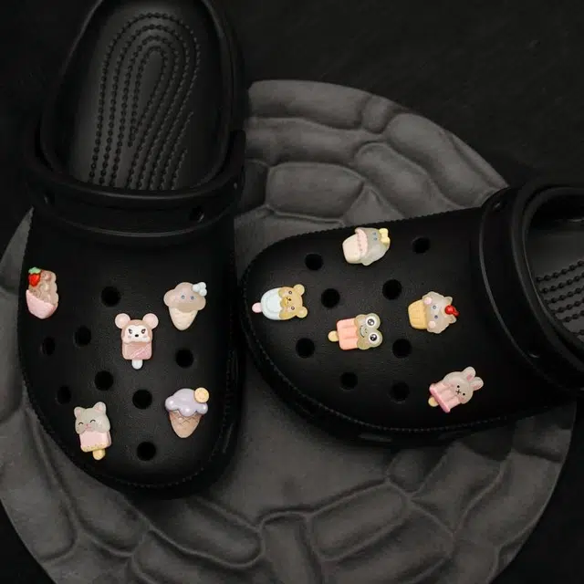10 crocs