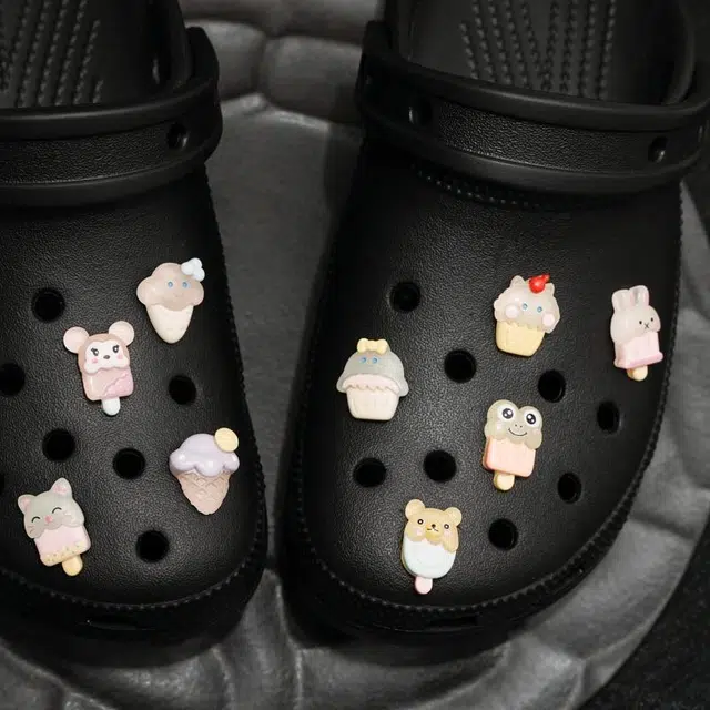 10 crocs