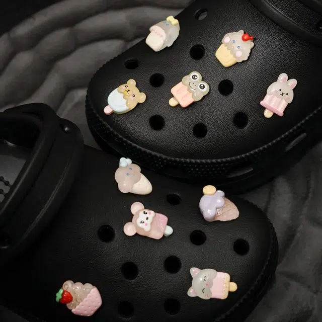 10 crocs