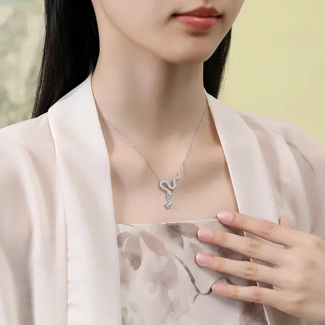 S925