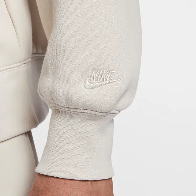 Nike TECH Futura