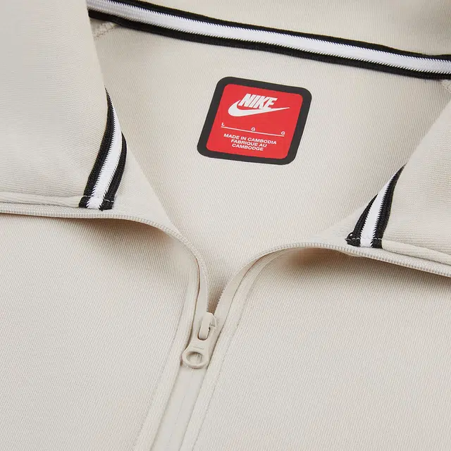 Nike TECH Futura
