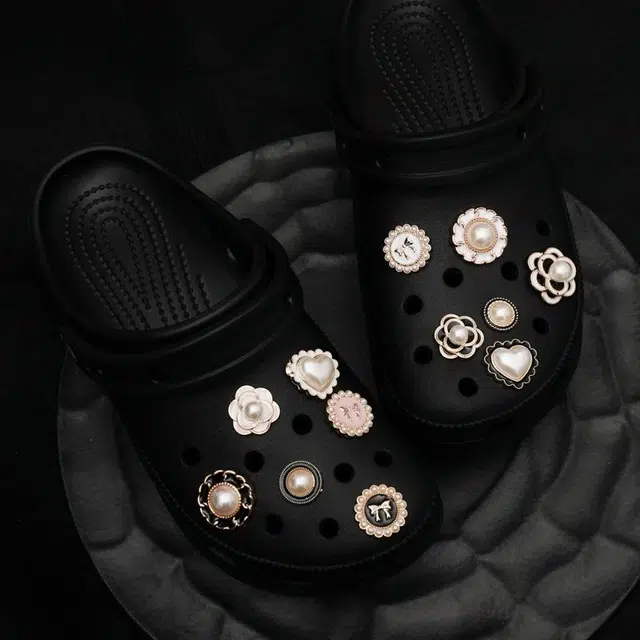 crocs