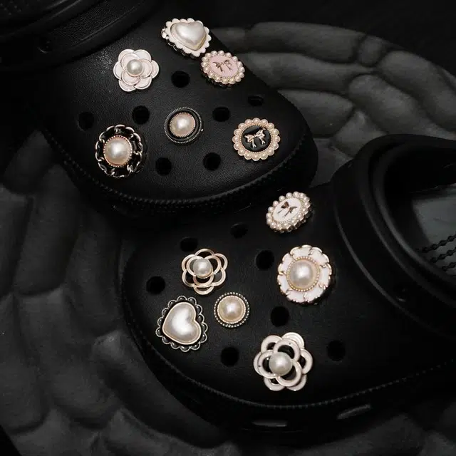 crocs